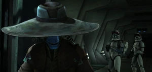 Денал берёт Бэйна на прицел.