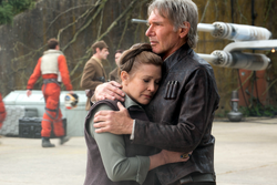 Han and Leia hug TFA