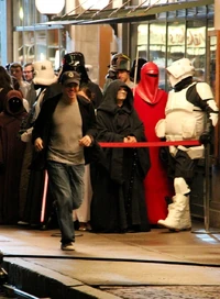 Сет Макфарлейн среди косплееров «Звёздных войн»