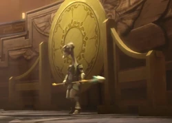  придворный бьёт в гонг