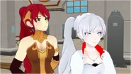 (3) Weiss, in front of Jaune