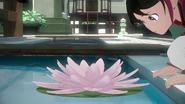 Young Ren sees a waterlily.