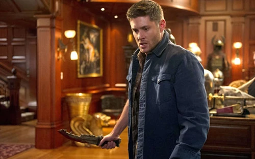 Dean in Cuthberts Unterschlupf mit der ersten Klinge