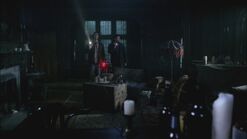 Sam und Dean untersuchen das Van Ness Haus