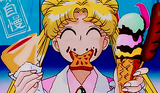 Usagi comiendo un helado