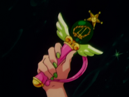 Sailor Jupiter sosteniendo su Cristal Change Rod.