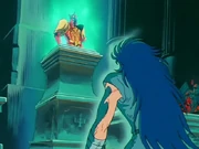 Poseidón siendo despertado por Kanon.