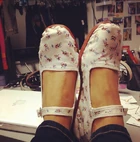 Ariana shows her new shoes for Sam & Cat