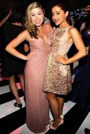 Ariana and Jennette posing together.jpg