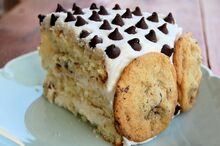 Chocolate-chip-cookie-cake-icing