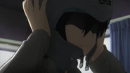 Kazuto (Kirito) colocándose el NerveGear.