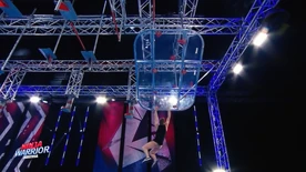 Nicky de Leeuw attempting Hang Climb on ' 