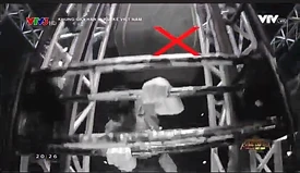 A red cross sign showing Lee En-Chih disqualified for sliding the dice, shown in 