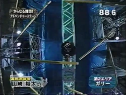 Yamazaki Yuta attempting Galley in VIKING 1, viewed from above the obstacle