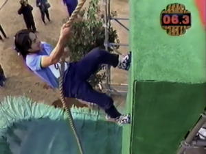 Yamamoto Shingo attempting Rope Climb in SASUKE 5