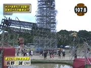 Nagano Makoto attempting Log Grip in SASUKE 21