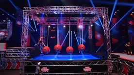 's Spinning Bridge (Chaos-Bälle) in the 