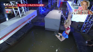 Jessie Graff attempting Ultra Crazy Cliffhanger in SASUKE 34