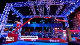 Shane Griffin testing Ninja Warrior France 4's Pipefitter