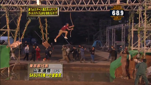 Yamamoto Shingo attempting Bridge Jump in SASUKE 25