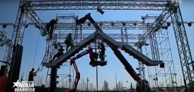 The backstage crew assembling Devil Steps in Ninja Warrior France 4