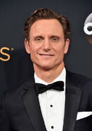 2016 Emmy Awards - Tony Goldwyn 01