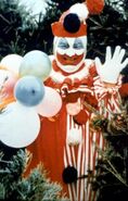 John Wayne Gacy verkleidet als Pogo