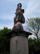 Eine Statue im Hoia-Baciu