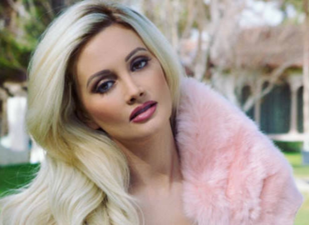 Holly Madison Clothes and Outfits, Page 2