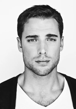 Actor Dustin-milligan