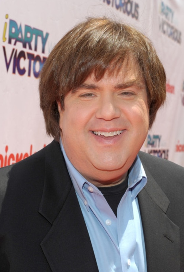 Dan schneider. Дэн Шнайдер. Дэн Шнайдер Никелодеон. Шнайдер, Дэн фото. Дэн Шнайдер и актеры.