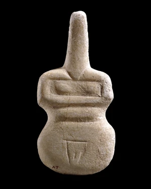 

Figure in the schematic form of a . Marble, Cyclades, Greece, around 2.800 BC.