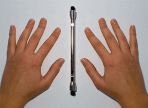 Symmetry-Hands-Reflexion-01-goog