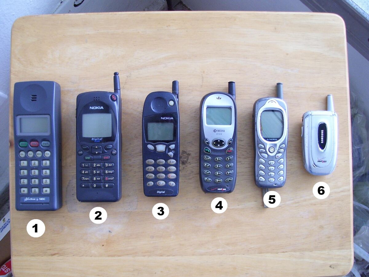 Когда вышли мобильные телефоны
