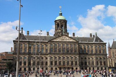 Paleis op de dam.jpg