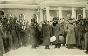 OficialesArrestadosPorSoldadosRevolucionariosMarzo1917--russiainrevolut00jone