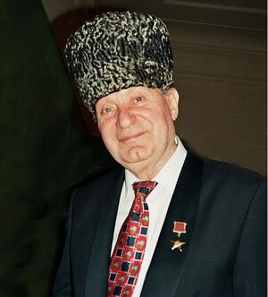 Махмуд Эсамбаев.jpg