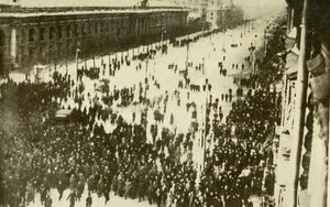 Multitud2EnNevskyProspektMarzo1917--russiainrevolut00jone