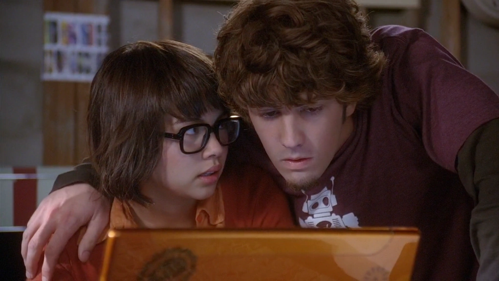 Shaggy Rogers and Velma Dinkley (Nick Palatas and Hayley Kiyoko