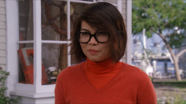 Velma Dinkley (Hayley Kiyoko)