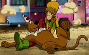 Scooby és Bozont fellépőruhában.