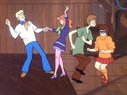 Daphne dance with fred in Scooby Doo Mystery Incorporated