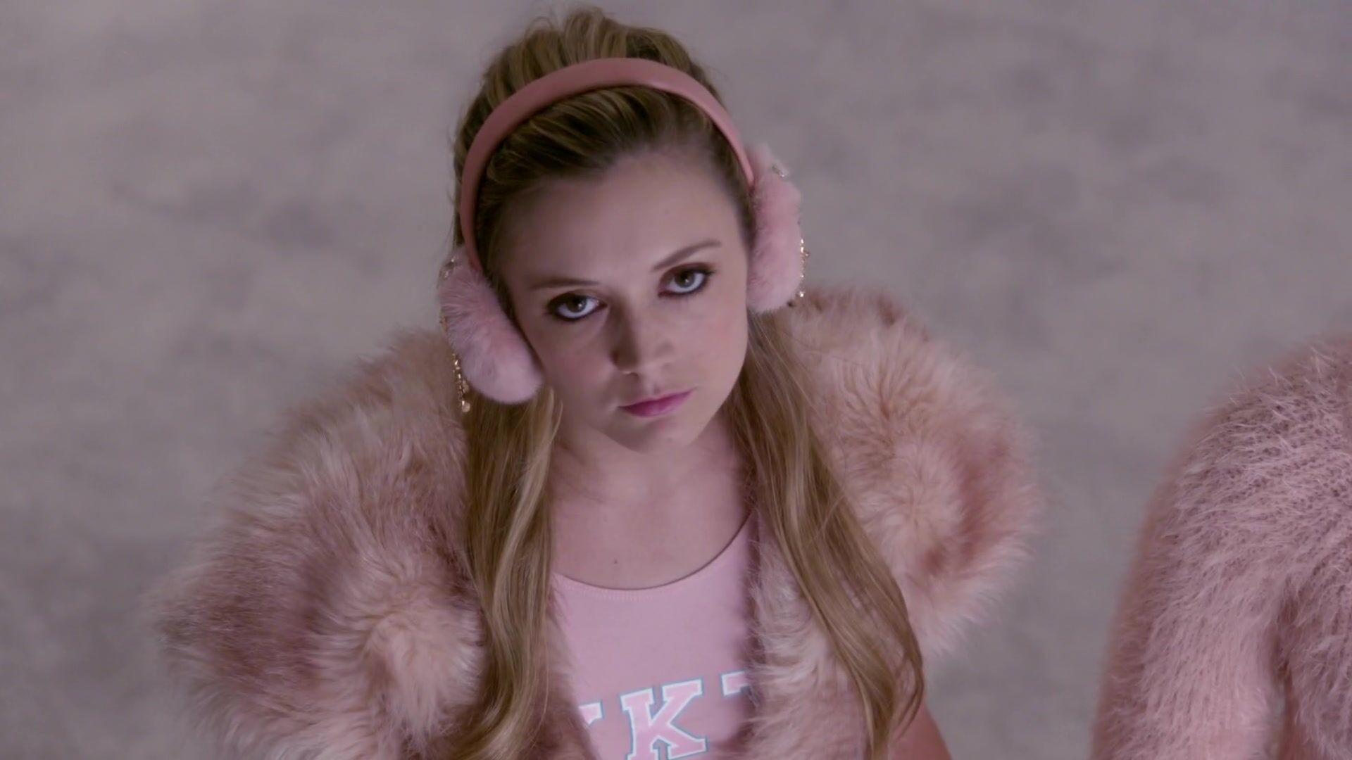 The headband / earcap pink Sadie Swenson / Chanel #3 in Scream Queens