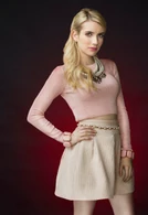 Chanel Oberlin: Presidentessa (2015). Fa parte della sorellanza da prima di Benvenute alla Kappa Kappa Tau.