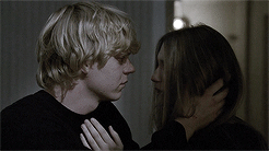 Tumblr nw4w9rKRRt1uxw0iuo6 r1 250.gif