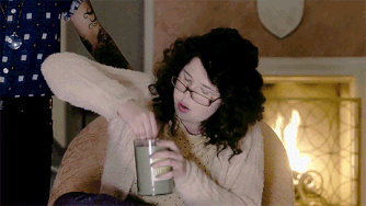Jennifer mentre mangia una candela