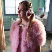 Sadie S2.jpg (135 KB)