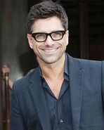 John-Stamos-9-vert ocelup