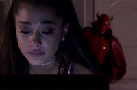 Ariana-grande-scream-queens1