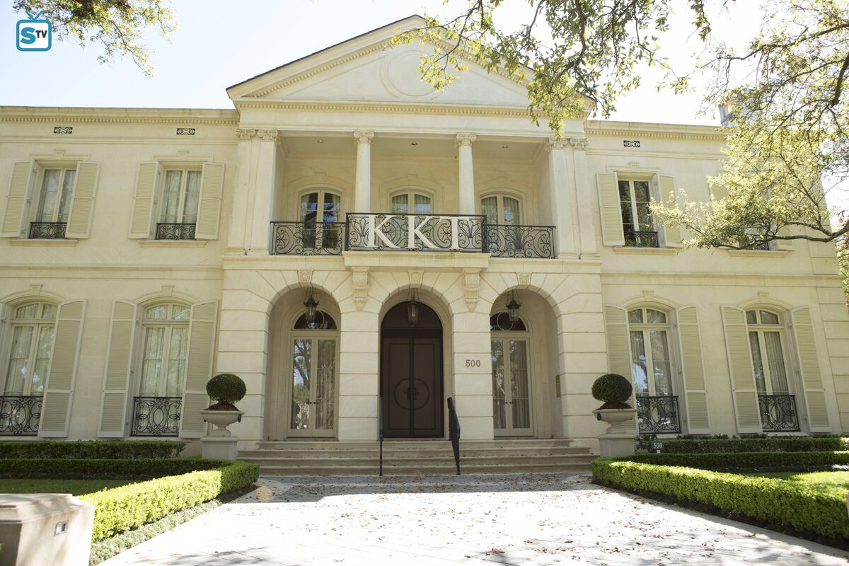 Behind the Scenes of Scream Queens: The Kappa Kappa Tau House